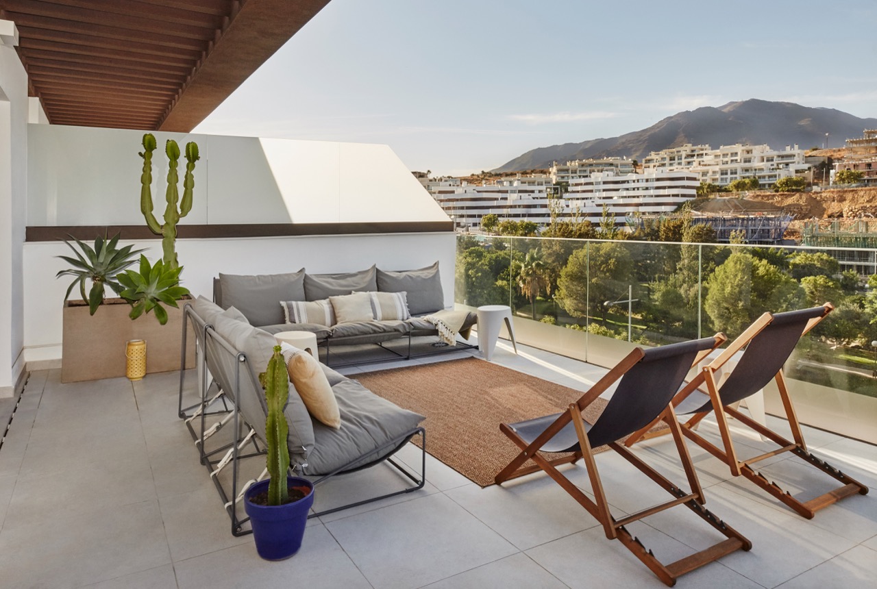 Spacious New-Build Apartment with 37 m² Terrace – Las Mesas, Port of Estepona